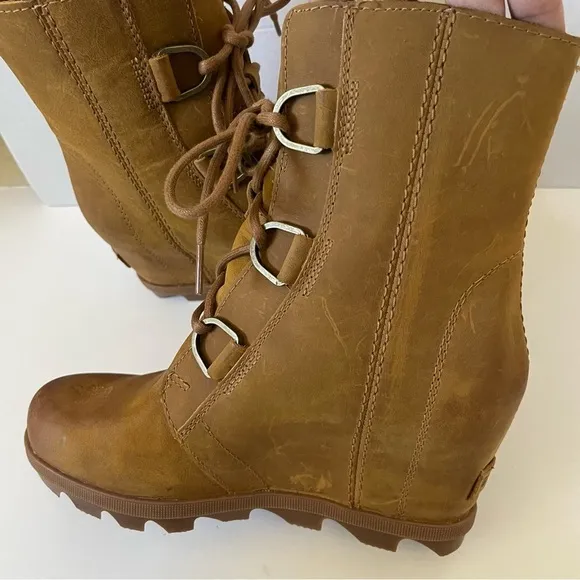 Sorel Joan Of Arctic Wedge Boots Lace Up Leather Camel Neutral Color Size 7