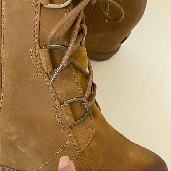 Sorel Joan Of Arctic Wedge Boots Lace Up Leather Camel Neutral Color Size 7
