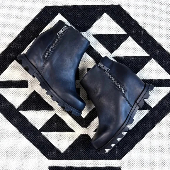 Sorel Joan Of Arctic Wedge III Zip Ankle Boots in Black Size 7