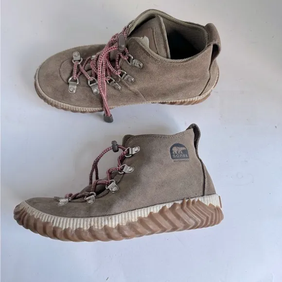 Sorel Kid's Out N About Conquest Boots. Size 3
