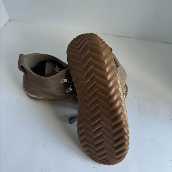 Sorel Kid's Out N About Conquest Boots. Size 3