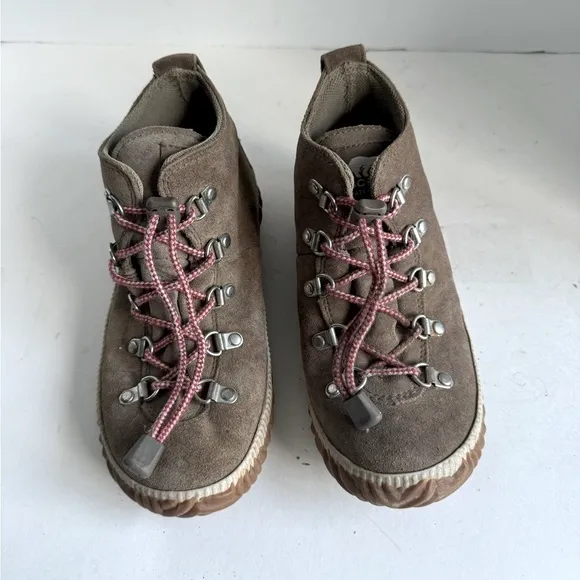 Sorel Kid's Out N About Conquest Boots. Size 3