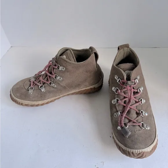 Sorel Kid's Out N About Conquest Boots. Size 3