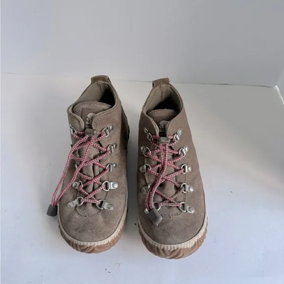 Sorel Kid's Out N About Conquest Boots. Size 3