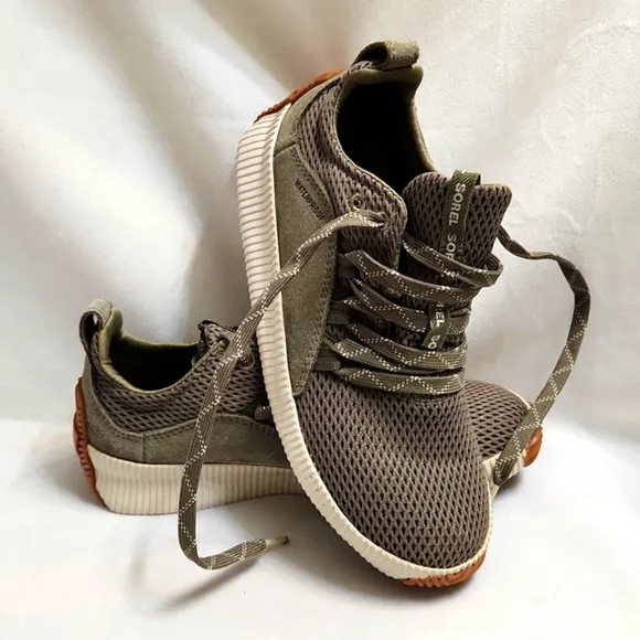 Sorel Out N About Plus Alpine Tundra Waterproof sneakers (womens size 5.5)