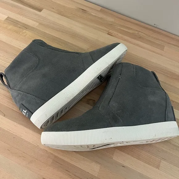 SOREL OUT N ABOUT PULL ON WEDGE BOOTS WOMEN'S SIZE 9.5 GREY