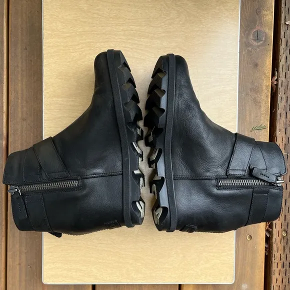 Sorel Wm’s Joan Of Arctic Wedge II Buckle Boots In Black Leather Sz 8