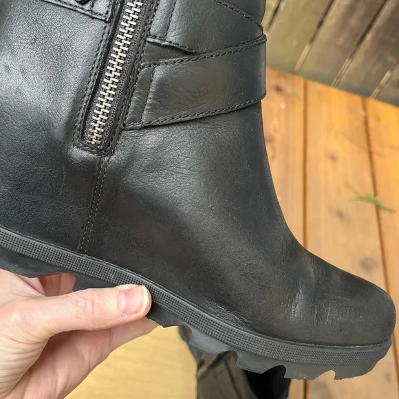 Sorel Wm’s Joan Of Arctic Wedge II Buckle Boots In Black Leather Sz 8