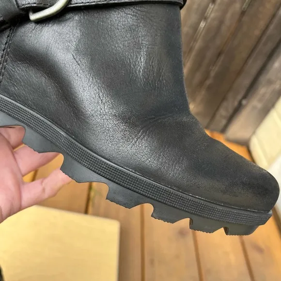 Sorel Wm’s Joan Of Arctic Wedge II Buckle Boots In Black Leather Sz 8