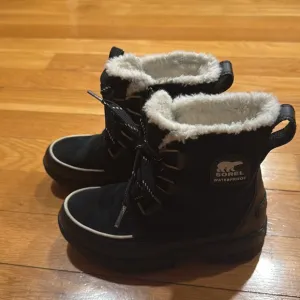 Sorel women tivoli waterproof suede ankle boots size 5.5 .
