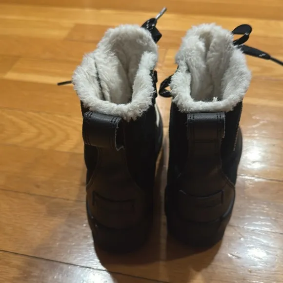 Sorel women tivoli waterproof suede ankle boots size 5.5 .