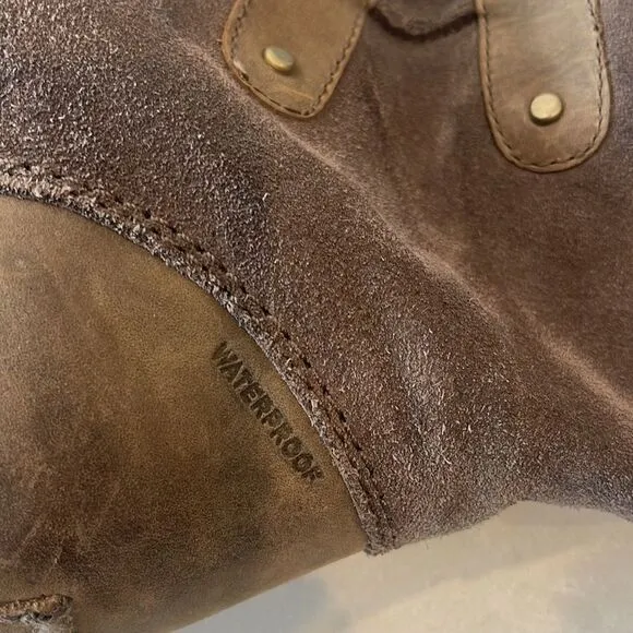 Sorel women’s boots size 10.5 waterproof great shape warm nice soles in style.