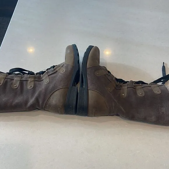 Sorel women’s boots size 10.5 waterproof great shape warm nice soles in style.