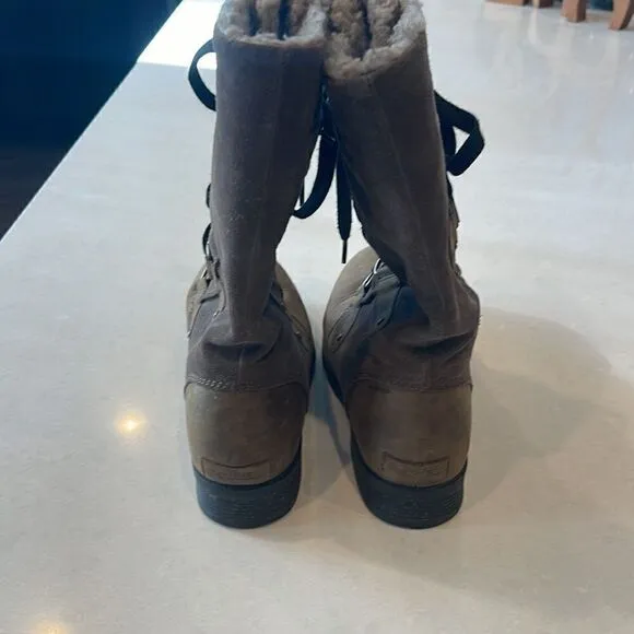 Sorel women’s boots size 10.5 waterproof great shape warm nice soles in style.