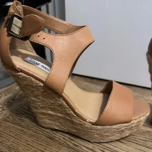 Steve Madden brown/Nude Wedges