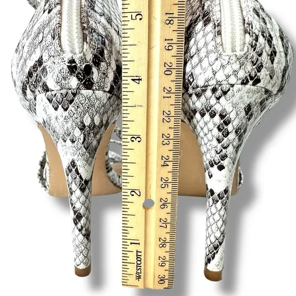 Steve Madden High Heels Snake Print Strappy Round Toe Sexy Edgy, White, Size 6.5