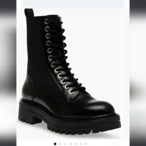 Steve Madden Lug Sole Bootie Women's 7.5 -Black