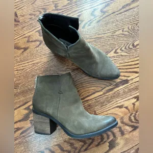 Steve Madden Pawel Boots Leather‎ Block Heel Zip Back Green ladies size 9