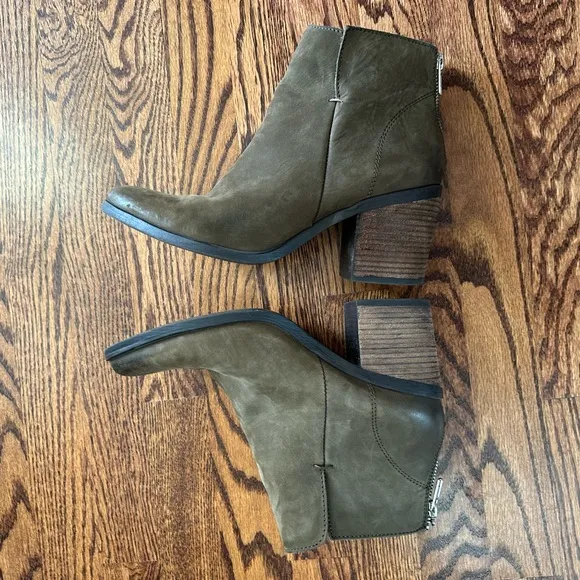Steve Madden Pawel Boots Leather‎ Block Heel Zip Back Green ladies size 9