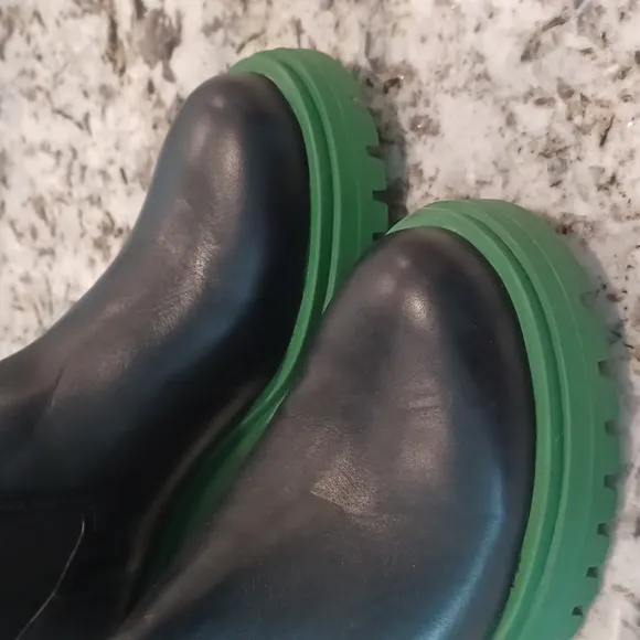 Steve Madden Women's Hesitant Fashion Leather Boot Multi Sizes Black &amp; Green NEW