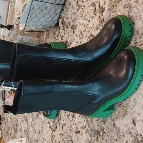 Steve Madden Women's Hesitant Fashion Leather Boot Multi Sizes Black &amp; Green NEW
