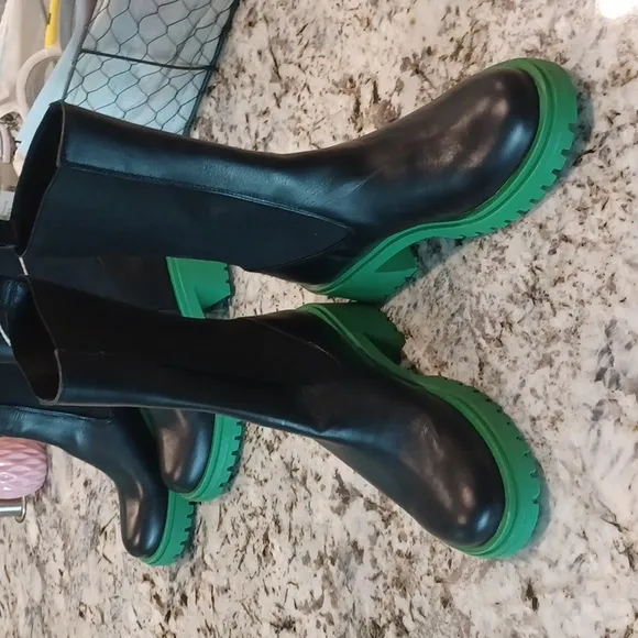 Steve Madden Women's Hesitant Fashion Leather Boot Multi Sizes Black &amp; Green NEW
