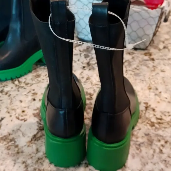 Steve Madden Women's Hesitant Fashion Leather Boot Multi Sizes Black &amp; Green NEW