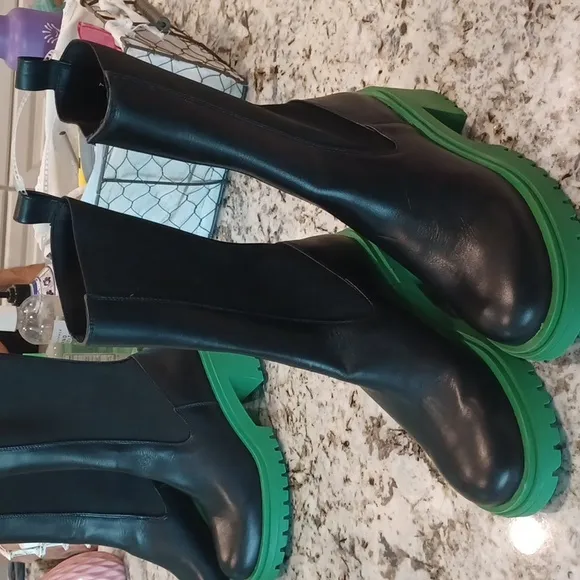 Steve Madden Women's Hesitant Fashion Leather Boot Multi Sizes Black &amp; Green NEW