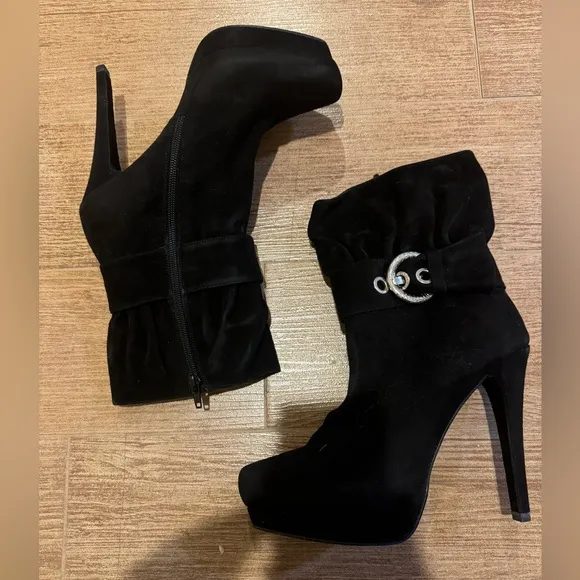 Stuart Weitzman Black Suede Boots 8