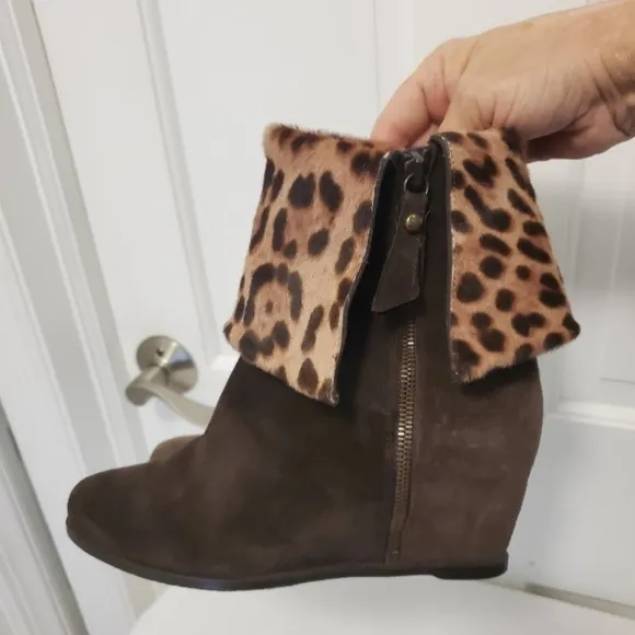 Stuart Weitzman Cream and Brown Wedge Ankle Suede Boots Size 6.5 Casual foldover