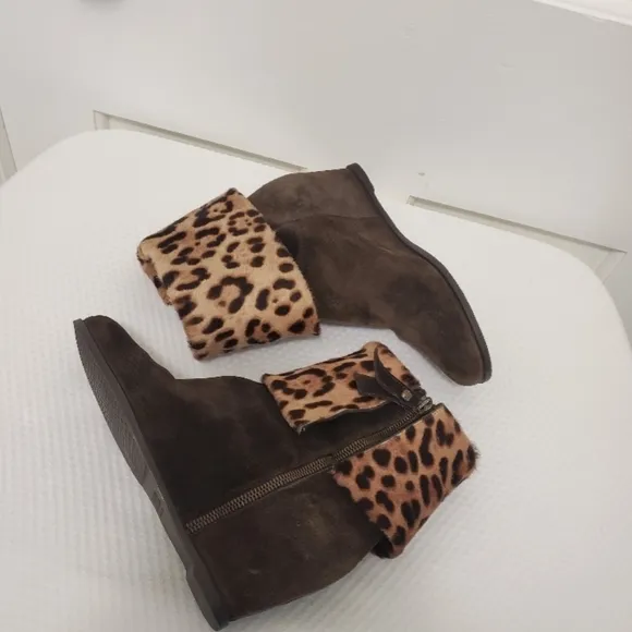 Stuart Weitzman Cream and Brown Wedge Ankle Suede Boots Size 6.5 Casual foldover
