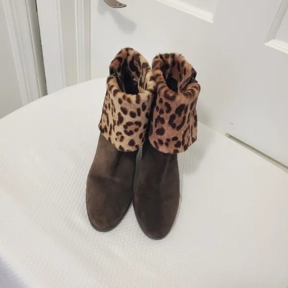 Stuart Weitzman Cream and Brown Wedge Ankle Suede Boots Size 6.5 Casual foldover