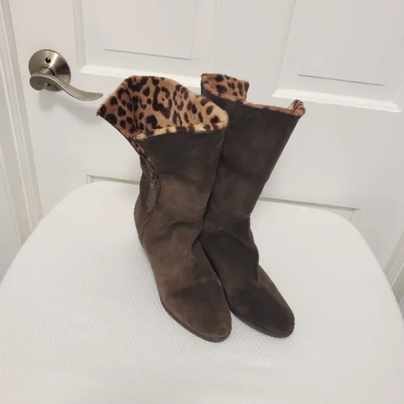 Stuart Weitzman Cream and Brown Wedge Ankle Suede Boots Size 6.5 Casual foldover