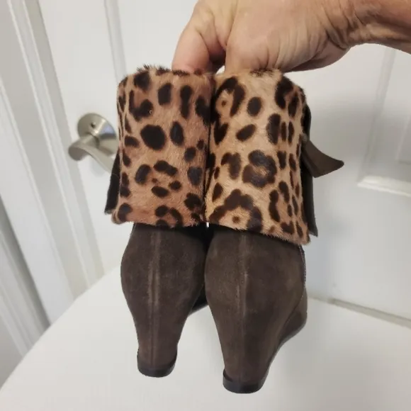 Stuart Weitzman Cream and Brown Wedge Ankle Suede Boots Size 6.5 Casual foldover