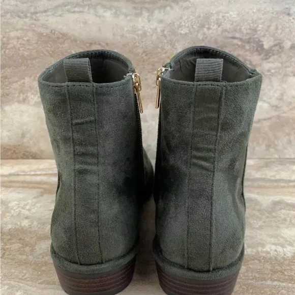 Stuart Weitzman Girls Olive Color Lowland Low Fashion Booties