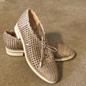 Stuart Weitzman Jazzygirl Twine Oxford Shoes - Size 9