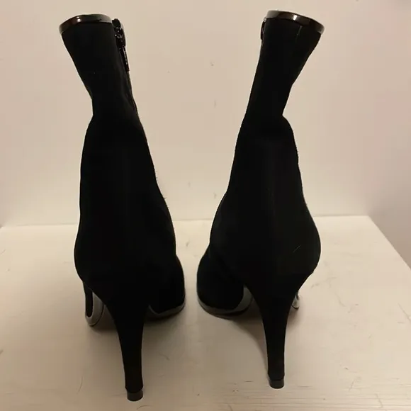 STUART WEITZMAN Women’s Lithe Black suede ankle boot with tortoise trim Size 8