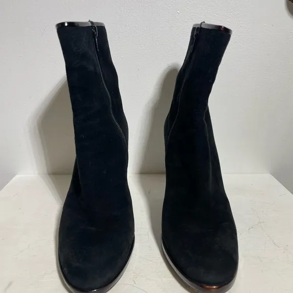 STUART WEITZMAN Women’s Lithe Black suede ankle boot with tortoise trim Size 8