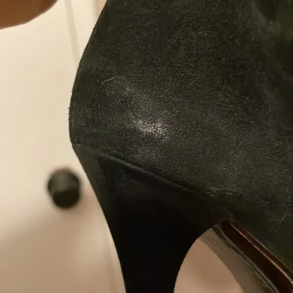 STUART WEITZMAN Women’s Lithe Black suede ankle boot with tortoise trim Size 8