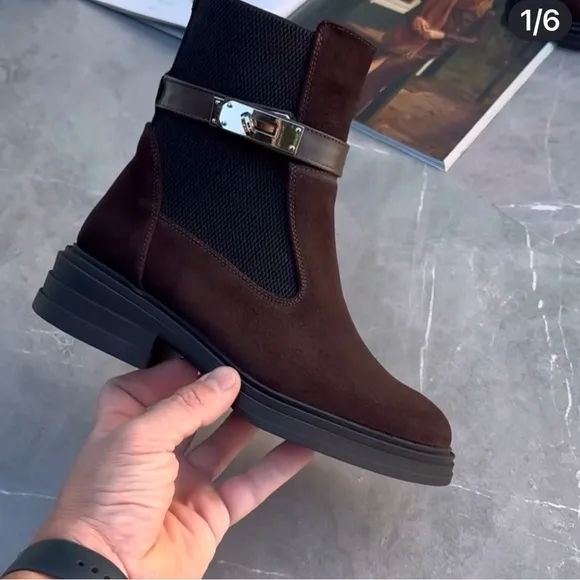 Suede boots with lining inside