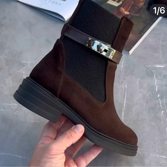 Suede boots with lining inside