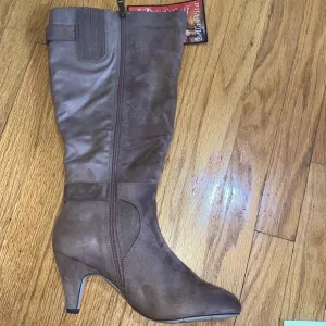 Suede boots