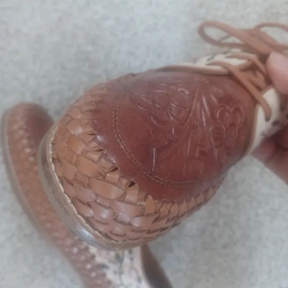Sundance Laidback London Tooled Leather Coriander Floral Embroidered 39 Boatshoe