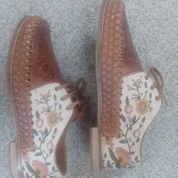Sundance Laidback London Tooled Leather Coriander Floral Embroidered 39 Boatshoe