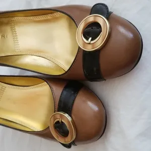 Tahari shoes 8 1/2, mocha color with black detail on the toe #1031