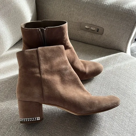 Tan Ankle Boots with Low Heel and Rounded Toe size 9.5