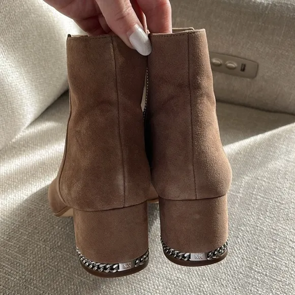 Tan Ankle Boots with Low Heel and Rounded Toe size 9.5