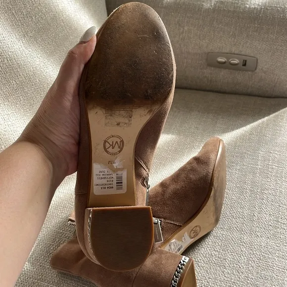 Tan Ankle Boots with Low Heel and Rounded Toe size 9.5