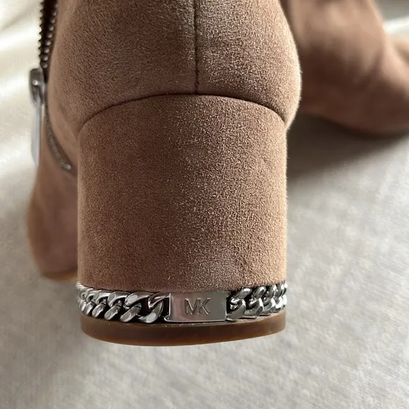 Tan Ankle Boots with Low Heel and Rounded Toe size 9.5