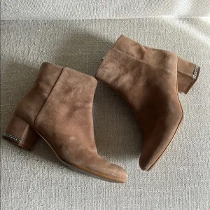 Tan Ankle Boots with Low Heel and Rounded Toe size 9.5